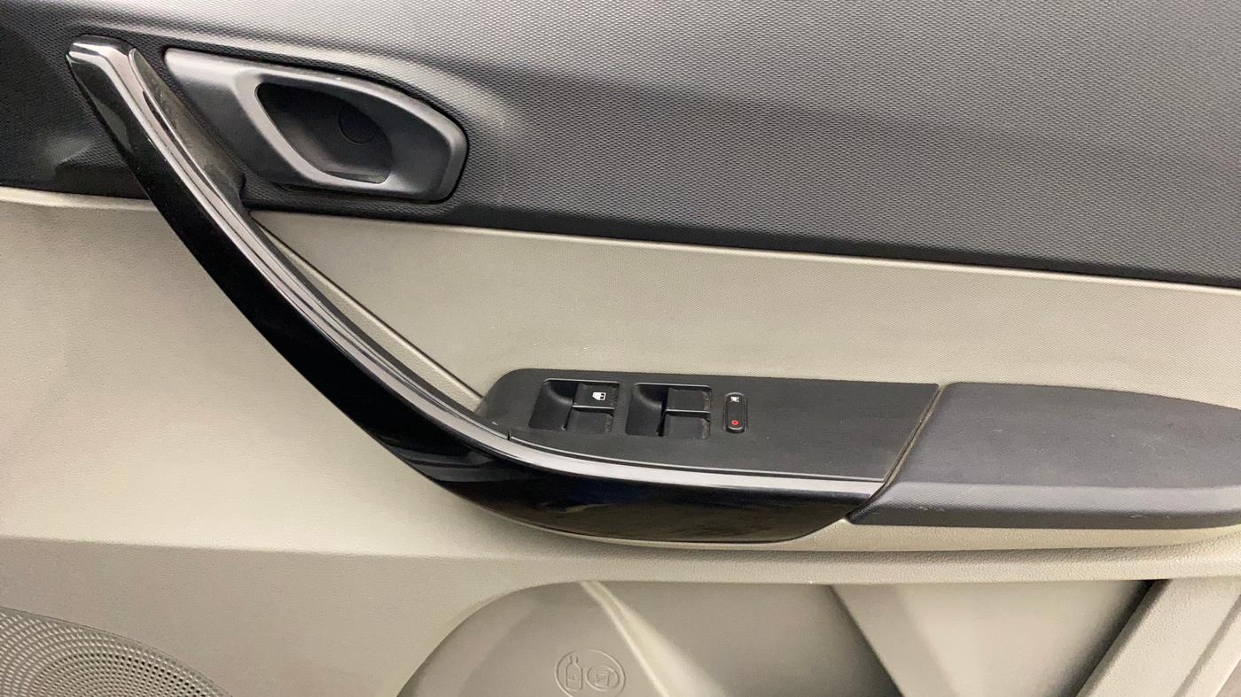 2019 Tata Tiago XT PETROL, Petrol, Manual, 41,962 km, Driver Side Door Panels Control