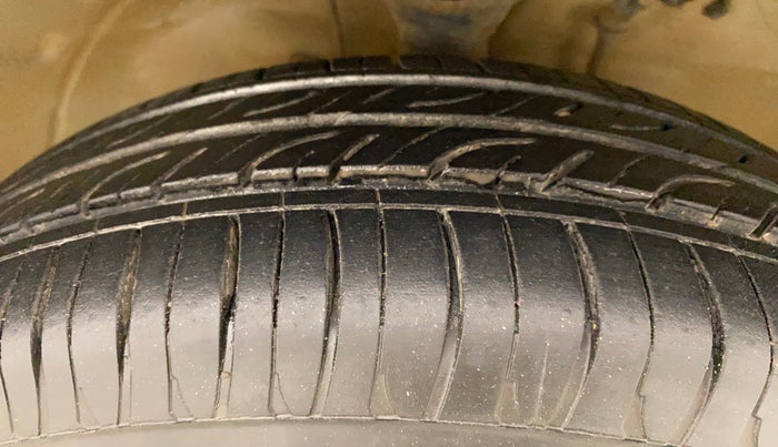 2015 Maruti Wagon R 1.0 VXI, Petrol, Manual, 40,237 km, Right Front Tyre Tread
