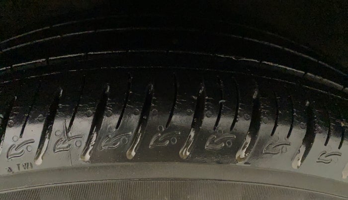 2021 KIA SONET HTX 1.5, Diesel, Manual, 20,127 km, Left Front Tyre Tread