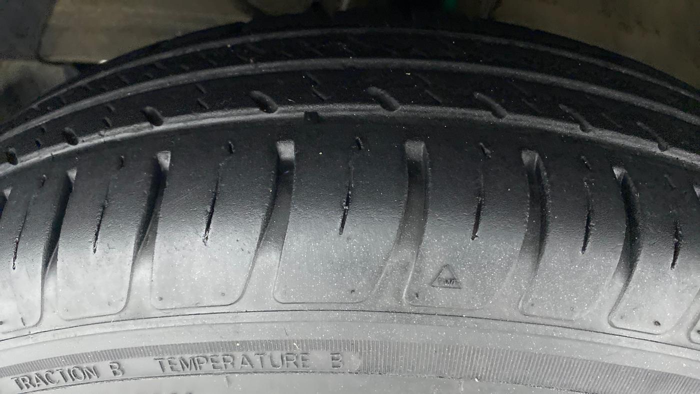 2022 Maruti Swift VXI, Petrol, Manual, 22,305 km, Left Front Tyre Tread
