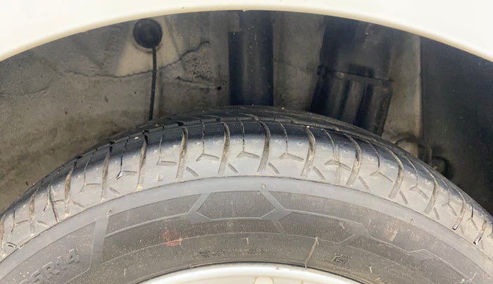 2014 Hyundai Xcent S 1.1 CRDI (O), Diesel, Manual, 1,11,374 km, Left Rear Tyre Tread