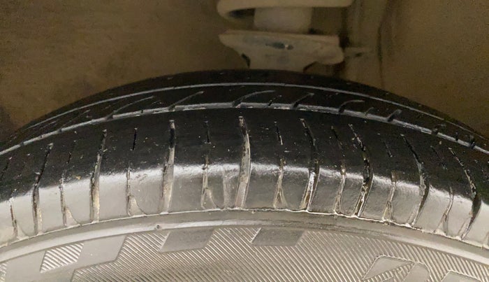 2016 Maruti Alto 800 LXI, Petrol, Manual, 84,184 km, Left Front Tyre Tread
