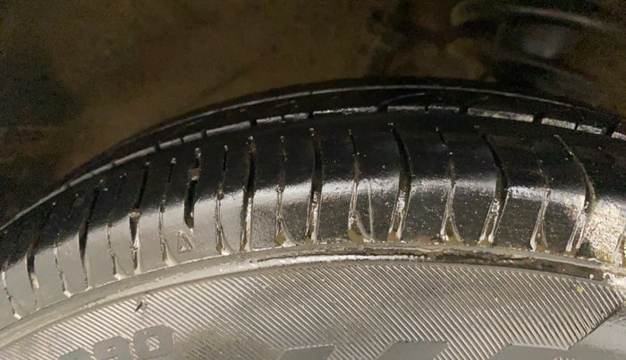 2016 Maruti Alto 800 LXI, Petrol, Manual, 84,184 km, Right Front Tyre Tread