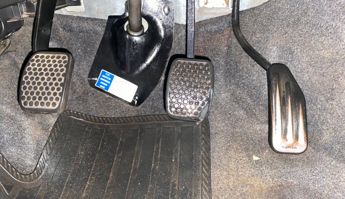 2016 Maruti Alto 800 LXI, Petrol, Manual, 84,184 km, Pedals