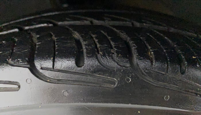 2011 Hyundai i10 ERA 1.1, Petrol, Manual, 61,220 km, Left Front Tyre Tread