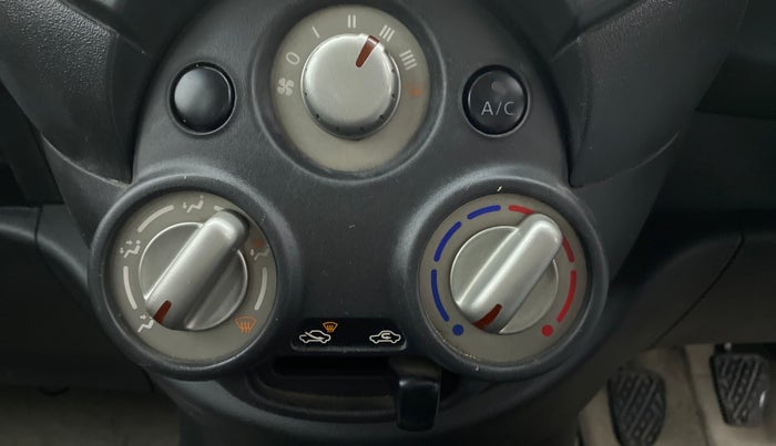 2017 Nissan Micra Active XV, Petrol, Manual, 52,482 km, AC Unit - Directional switch has minor damage