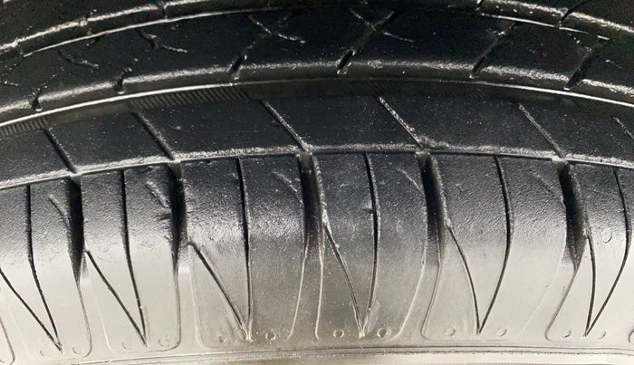 2016 Maruti Vitara Brezza ZDI PLUS, Diesel, Manual, 39,724 km, Left Front Tyre Tread