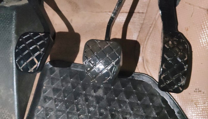 2019 Volkswagen Polo TRENDLINE 1.0L, Petrol, Manual, 77,759 km, Pedals