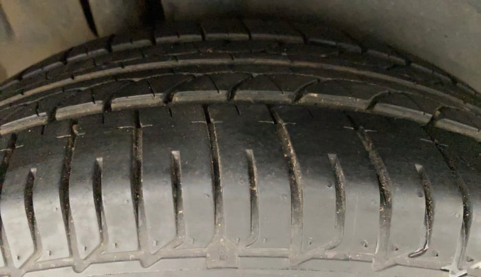 2013 Maruti Ertiga ZDI, Diesel, Manual, 80,267 km, Right Rear Tyre Tread