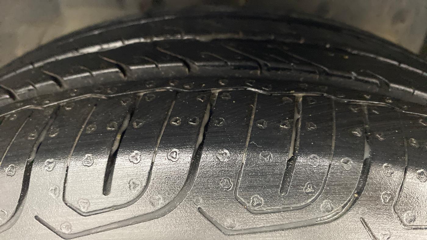 2016 Ford New Figo 1.2 TITANIUM, Petrol, Manual, 37,352 km, Right Front Tyre Tread