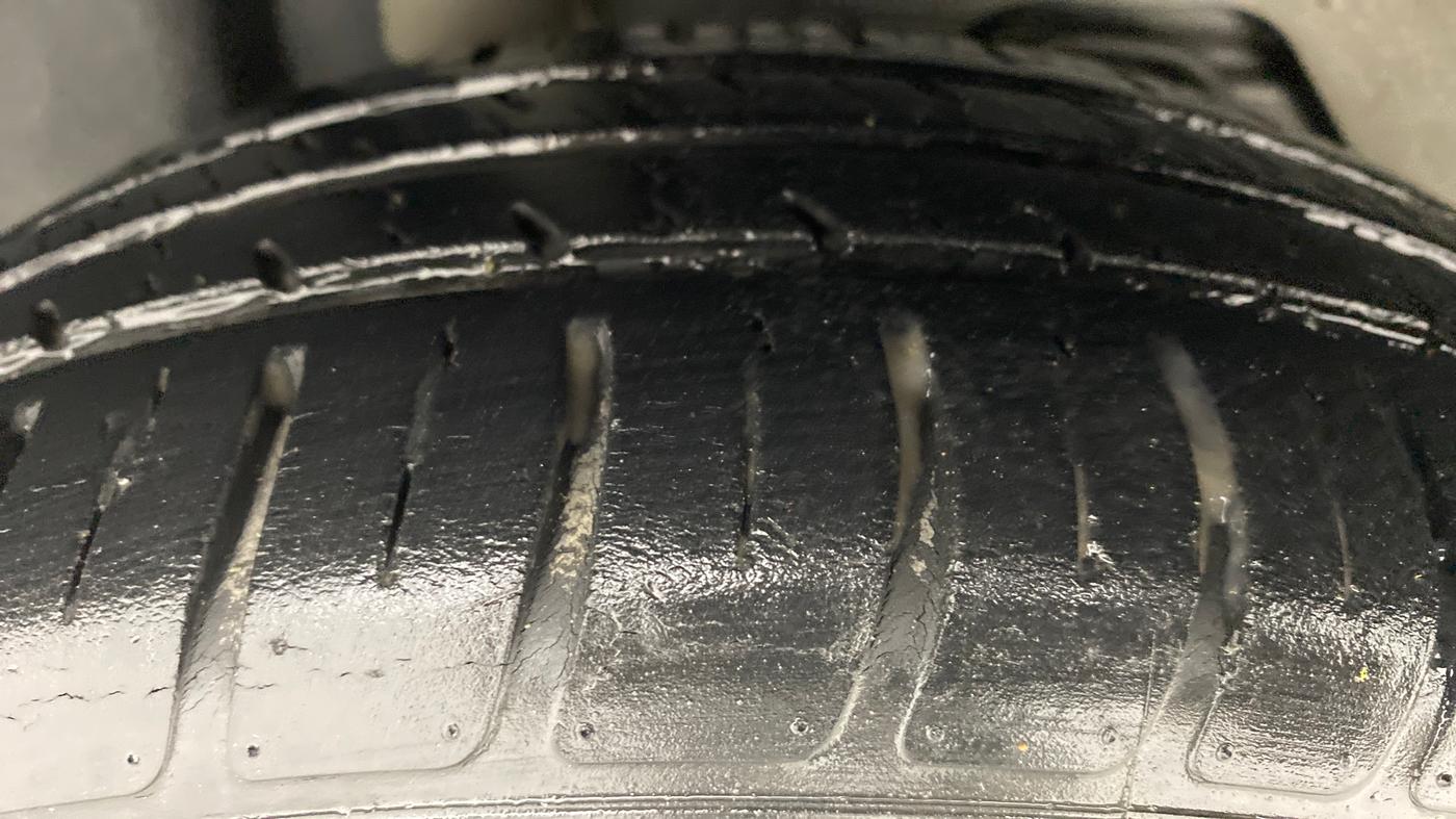 2016 Ford New Figo 1.2 TITANIUM, Petrol, Manual, 37,352 km, Right Rear Tyre Tread