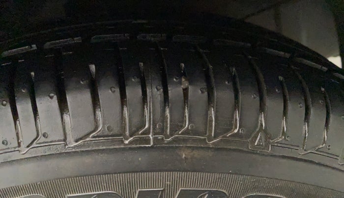 2010 Hyundai i10 MAGNA 1.2, Petrol, Manual, 40,461 km, Left Front Tyre Tread