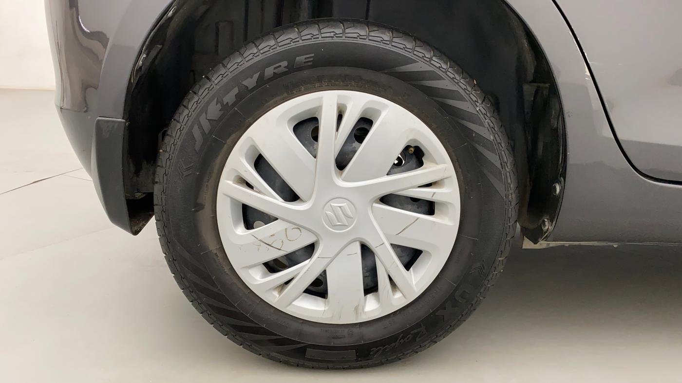 2015 Maruti Swift VXI, Petrol, Manual, 1,03,386 km, Right Rear Wheel