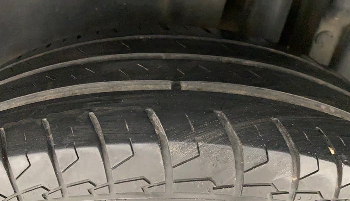 2015 Maruti Swift VXI, Petrol, Manual, 1,03,386 km, Left Rear Tyre Tread