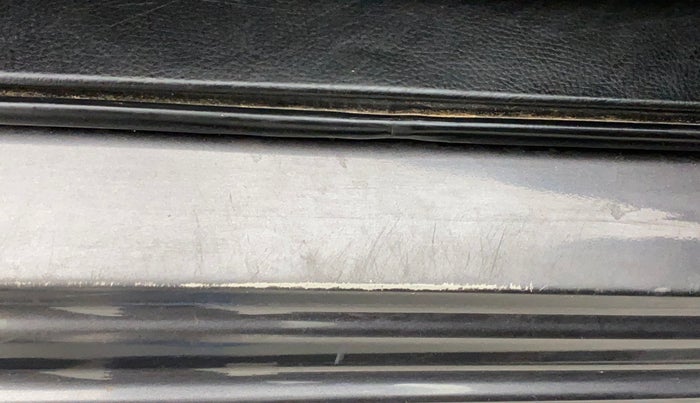 2015 Maruti Swift VXI, Petrol, Manual, 1,03,386 km, Right running board - Minor scratches