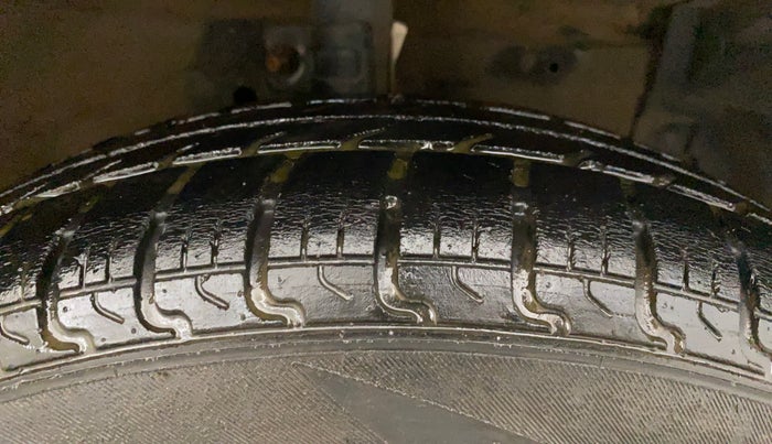 2012 Maruti Swift Dzire VXI, Petrol, Manual, 65,844 km, Right Front Tyre Tread