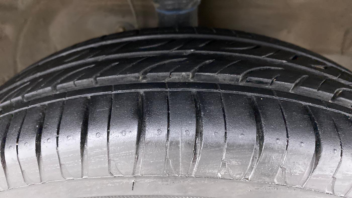 2014 Maruti Wagon R 1.0 VXI, Petrol, Manual, 1 km, Right Front Tyre Tread