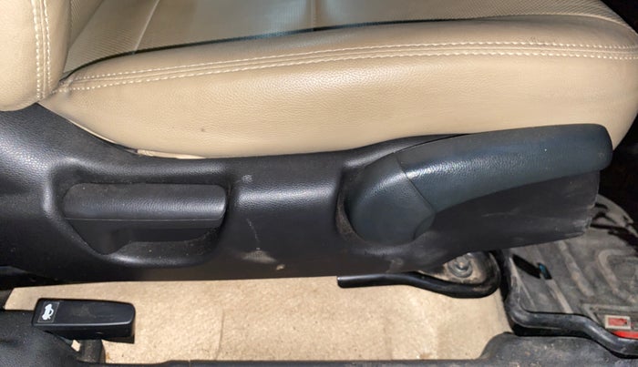 2022 Honda City 1.5L I-VTEC V MT 4TH GEN, Petrol, Manual, 7,329 km, Driver Side Adjustment Panel