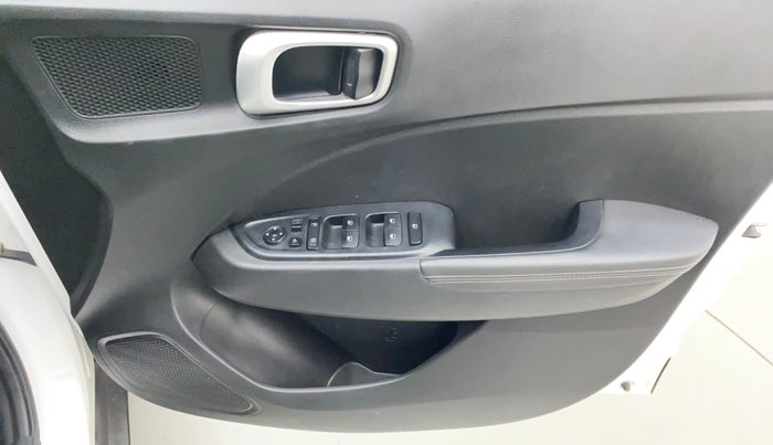 2021 Hyundai VENUE SX 1.0 (O) TURBO, Petrol, Manual, 16,860 km, Driver Side Door Panels Control