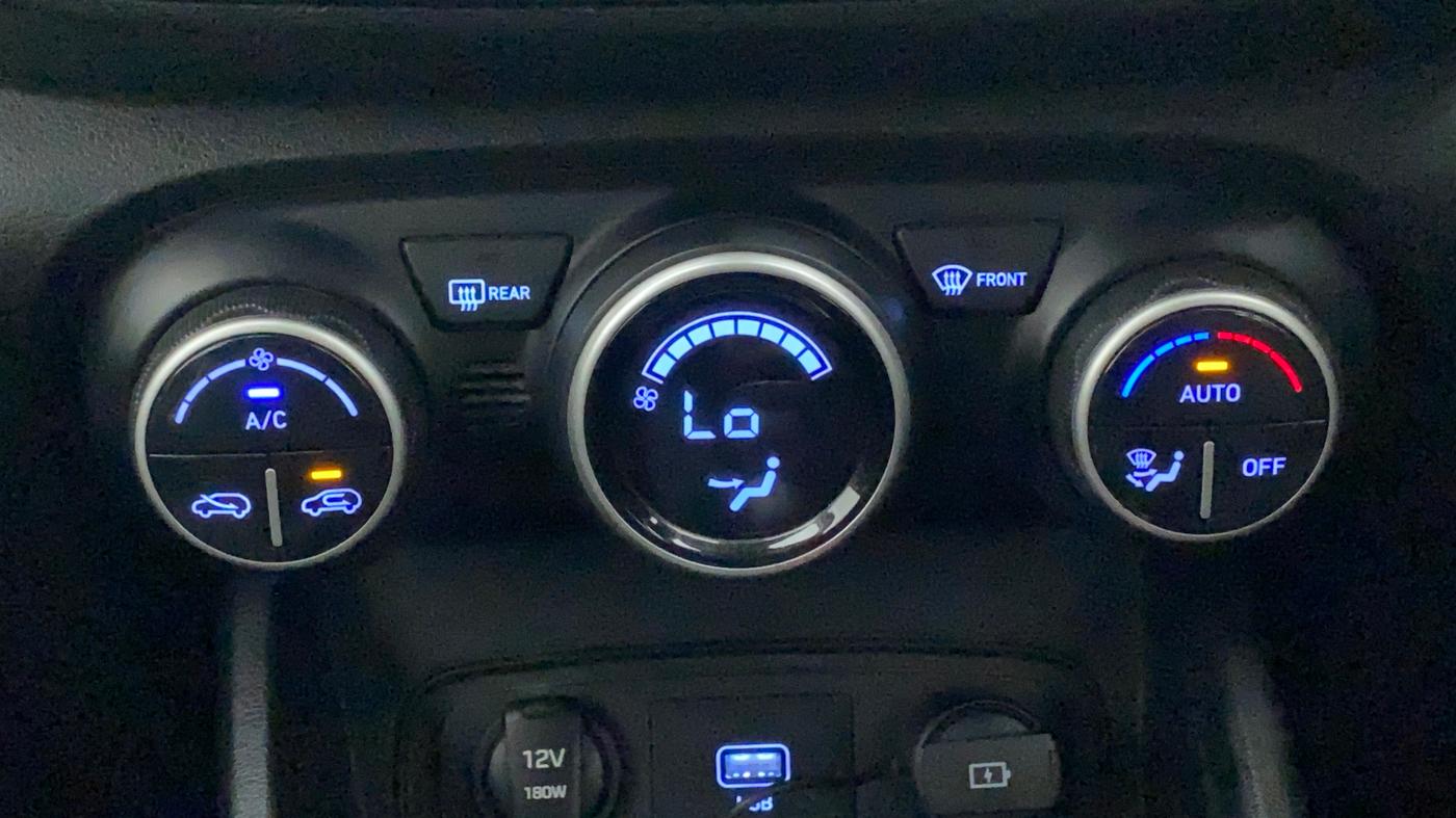2021 Hyundai VENUE SX 1.0 (O) TURBO, Petrol, Manual, 16,860 km, Automatic Climate Control