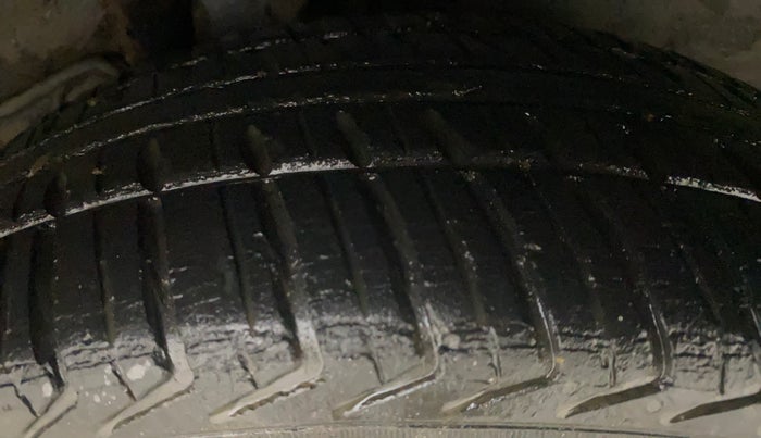 2013 Hyundai i10 ERA 1.1, Petrol, Manual, 1,33,436 km, Left Rear Tyre Tread