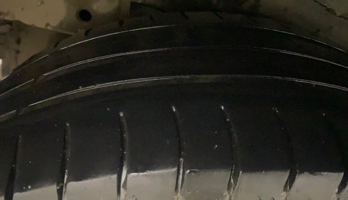 2013 Hyundai i10 ERA 1.1, Petrol, Manual, 1,33,436 km, Right Rear Tyre Tread