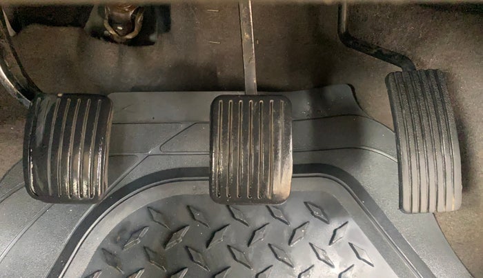 2013 Hyundai i10 ERA 1.1, Petrol, Manual, 1,33,436 km, Pedals