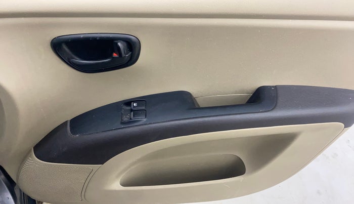 2013 Hyundai i10 ERA 1.1, Petrol, Manual, 1,33,436 km, Driver Side Door Panels Control