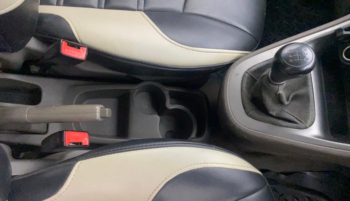 2013 Hyundai i10 ERA 1.1, Petrol, Manual, 1,33,436 km, Gear Lever