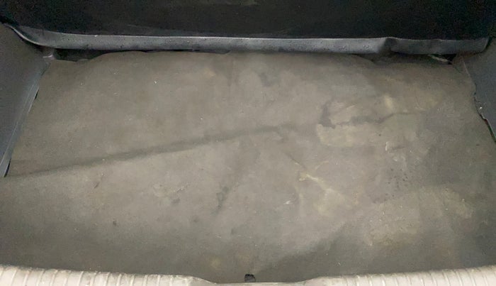 2013 Hyundai i10 ERA 1.1, Petrol, Manual, 1,33,436 km, Boot Inside