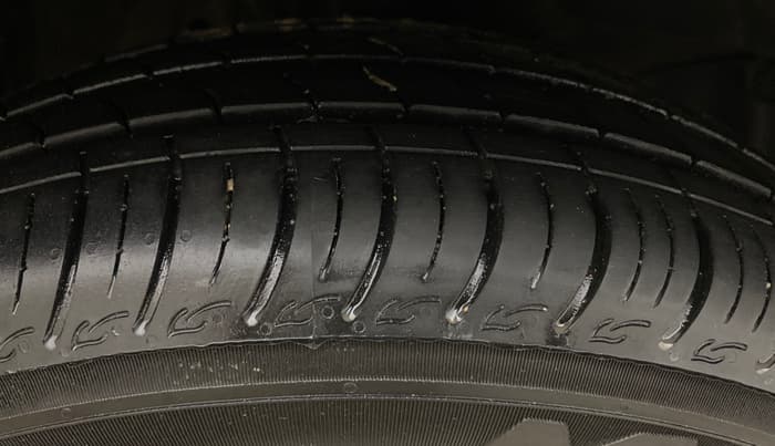 2018 Honda Brio VX AT, Petrol, Automatic, 37,121 km, Right Front Tyre Tread
