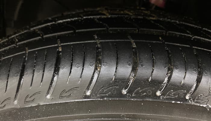 2018 Honda Brio VX AT, Petrol, Automatic, 37,121 km, Left Front Tyre Tread