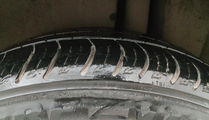 2016 Maruti Ciaz ZXI+ RS, Petrol, Manual, 53,859 km, Left Rear Tyre Tread