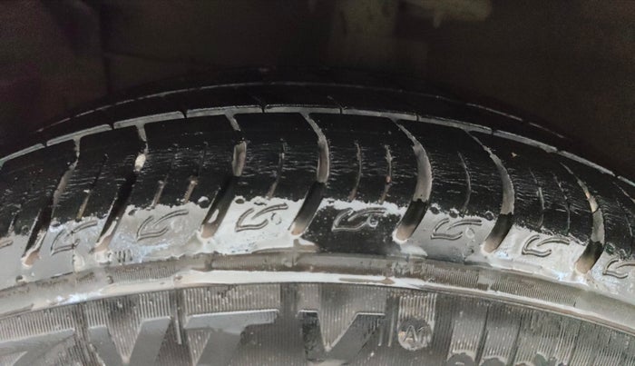 2016 Maruti Ciaz ZXI+ RS, Petrol, Manual, 53,859 km, Left Front Tyre Tread