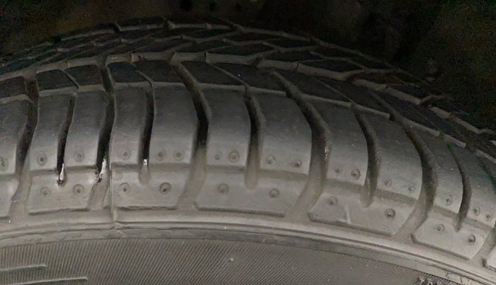 2015 Honda Amaze 1.2L I-VTEC S, Petrol, Manual, 30,073 km, Right Rear Tyre Tread