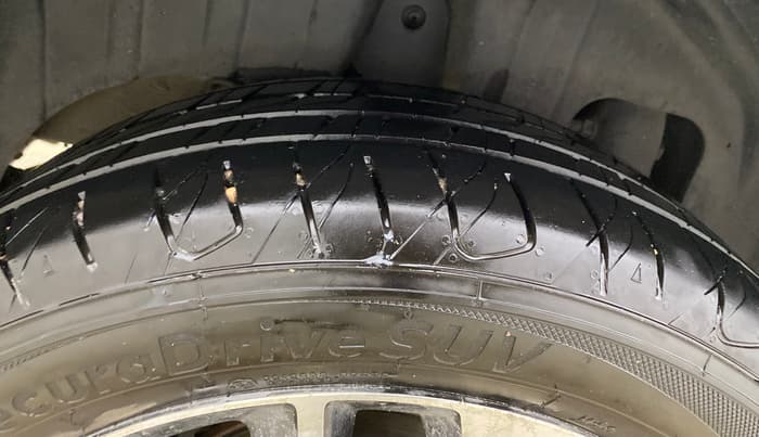 2020 Mahindra XUV300 W8 (O) 1.5 DIESEL, Diesel, Manual, 1,14,378 km, Right Rear Tyre Tread