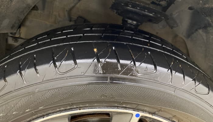 2020 Mahindra XUV300 W8 (O) 1.5 DIESEL, Diesel, Manual, 1,14,378 km, Left Front Tyre Tread
