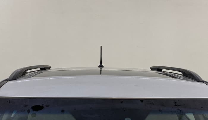 2020 Mahindra XUV300 W8 (O) 1.5 DIESEL, Diesel, Manual, 1,14,378 km, Moonroof/ Sunroof