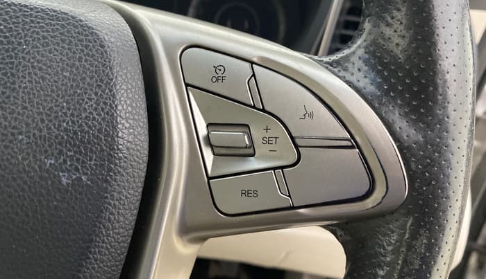 2020 Mahindra XUV300 W8 (O) 1.5 DIESEL, Diesel, Manual, 1,14,378 km, Adaptive Cruise Control