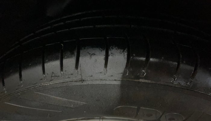 2014 Hyundai i10 MAGNA 1.1, Petrol, Manual, 17,527 km, Left Rear Tyre Tread