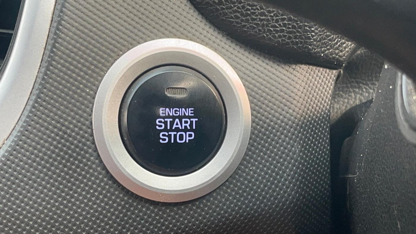 2018 Hyundai Creta SX 1.6 DIESEL DUAL TONE, Diesel, Manual, 1,10,304 km, Keyless Start/ Stop Button
