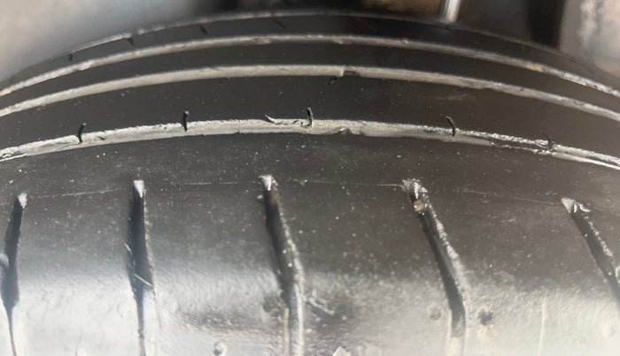 2018 Hyundai Creta SX 1.6 DIESEL DUAL TONE, Diesel, Manual, 1,10,150 km, Left Rear Tyre Tread