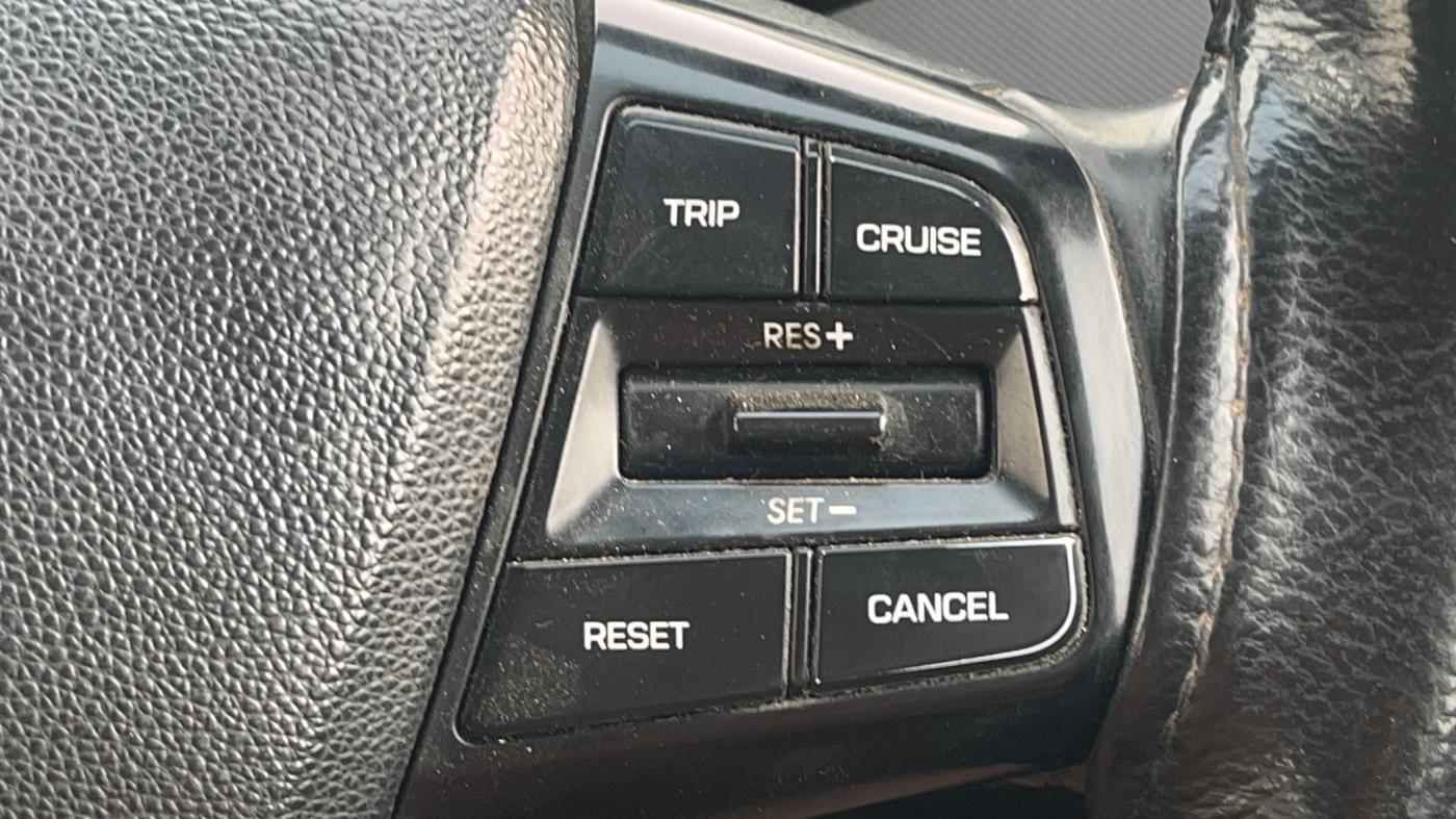 2018 Hyundai Creta SX 1.6 DIESEL DUAL TONE, Diesel, Manual, 1,10,304 km, Adaptive Cruise Control
