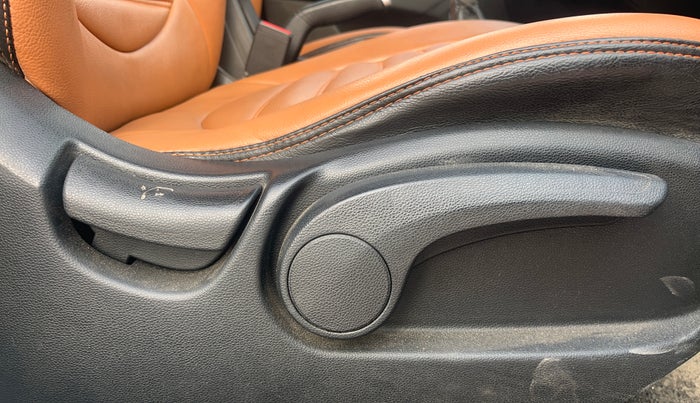 2018 Hyundai Creta SX 1.6 DIESEL DUAL TONE, Diesel, Manual, 1,10,150 km, Driver Side Adjustment Panel