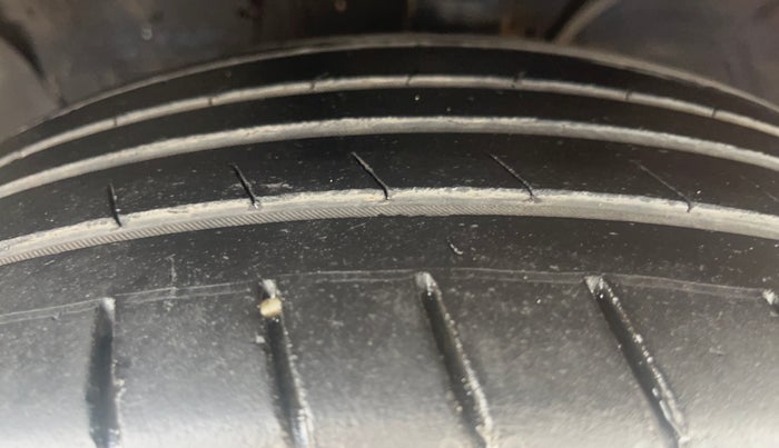 2018 Hyundai Creta SX 1.6 DIESEL DUAL TONE, Diesel, Manual, 1,10,150 km, Left Front Tyre Tread