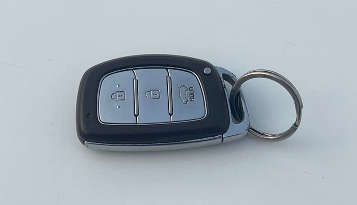 2018 Hyundai Creta SX 1.6 DIESEL DUAL TONE, Diesel, Manual, 1,10,150 km, Key Close Up