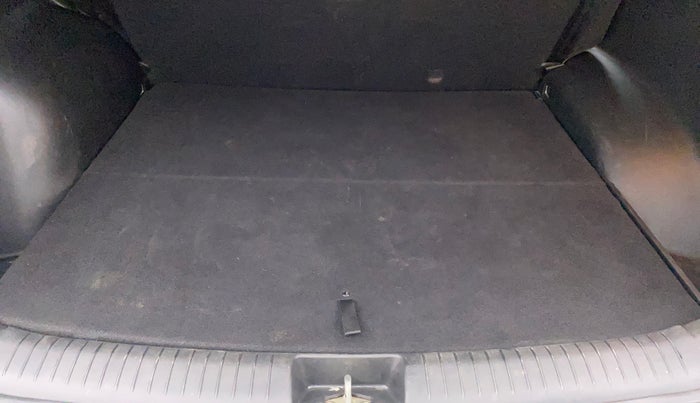2017 Hyundai Creta SX PLUS 1.6 PETROL, Petrol, Manual, 98,397 km, Boot Inside