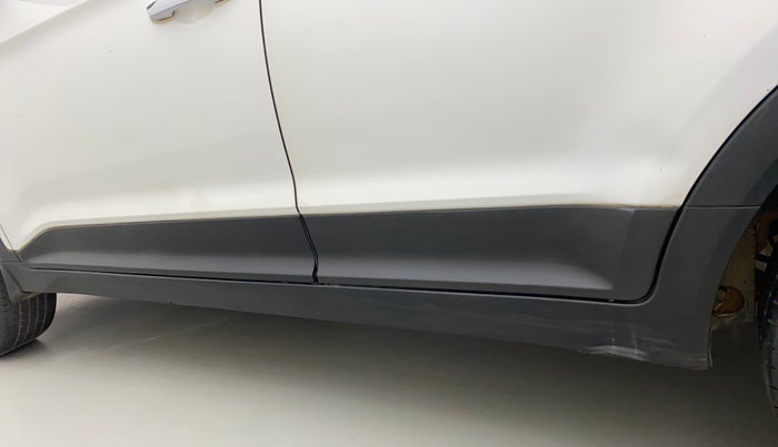 2017 Hyundai Creta SX PLUS 1.6 PETROL, Petrol, Manual, 98,397 km, Left running board - Cladding has minor damage