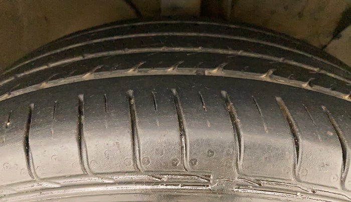 2017 Hyundai Creta SX PLUS 1.6 PETROL, Petrol, Manual, 98,397 km, Right Front Tyre Tread