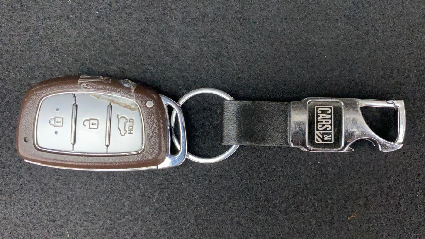 2017 Hyundai Creta SX PLUS 1.6 PETROL, Petrol, Manual, 98,397 km, Key Close Up